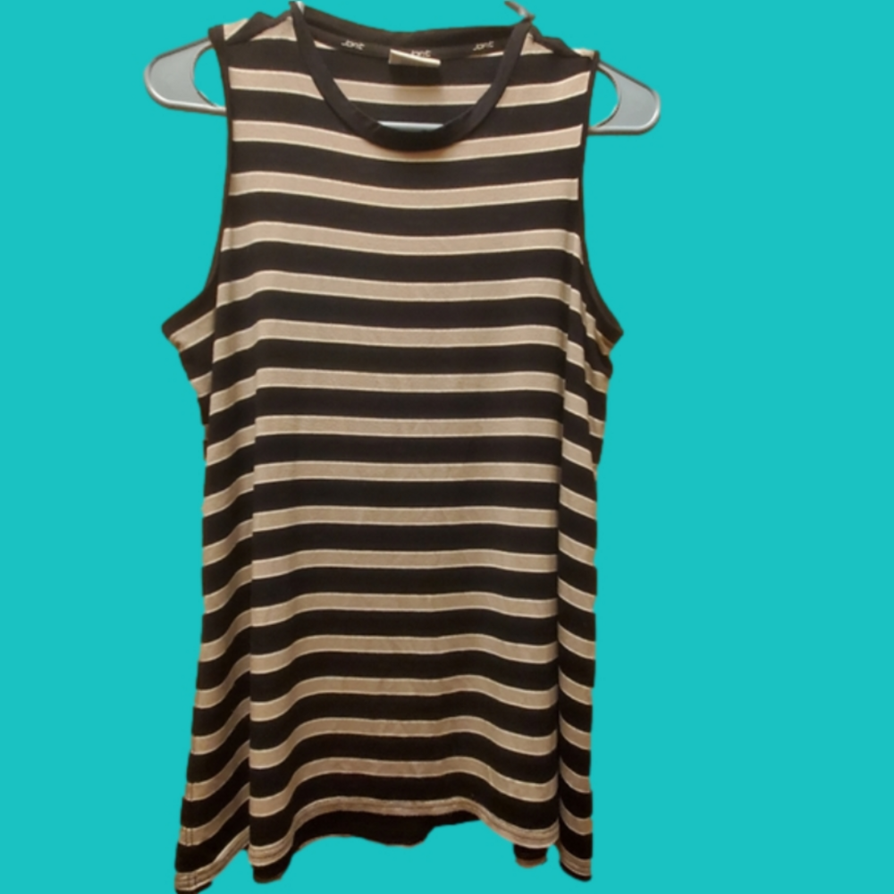 Womens Sleeveless size M top